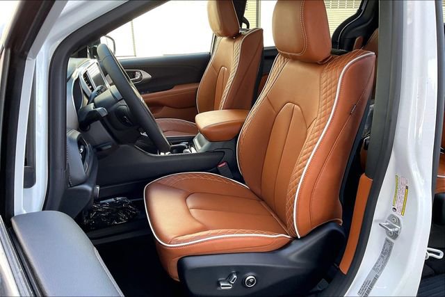New 2026 Chrysler Pacifica Pinnacle image 8