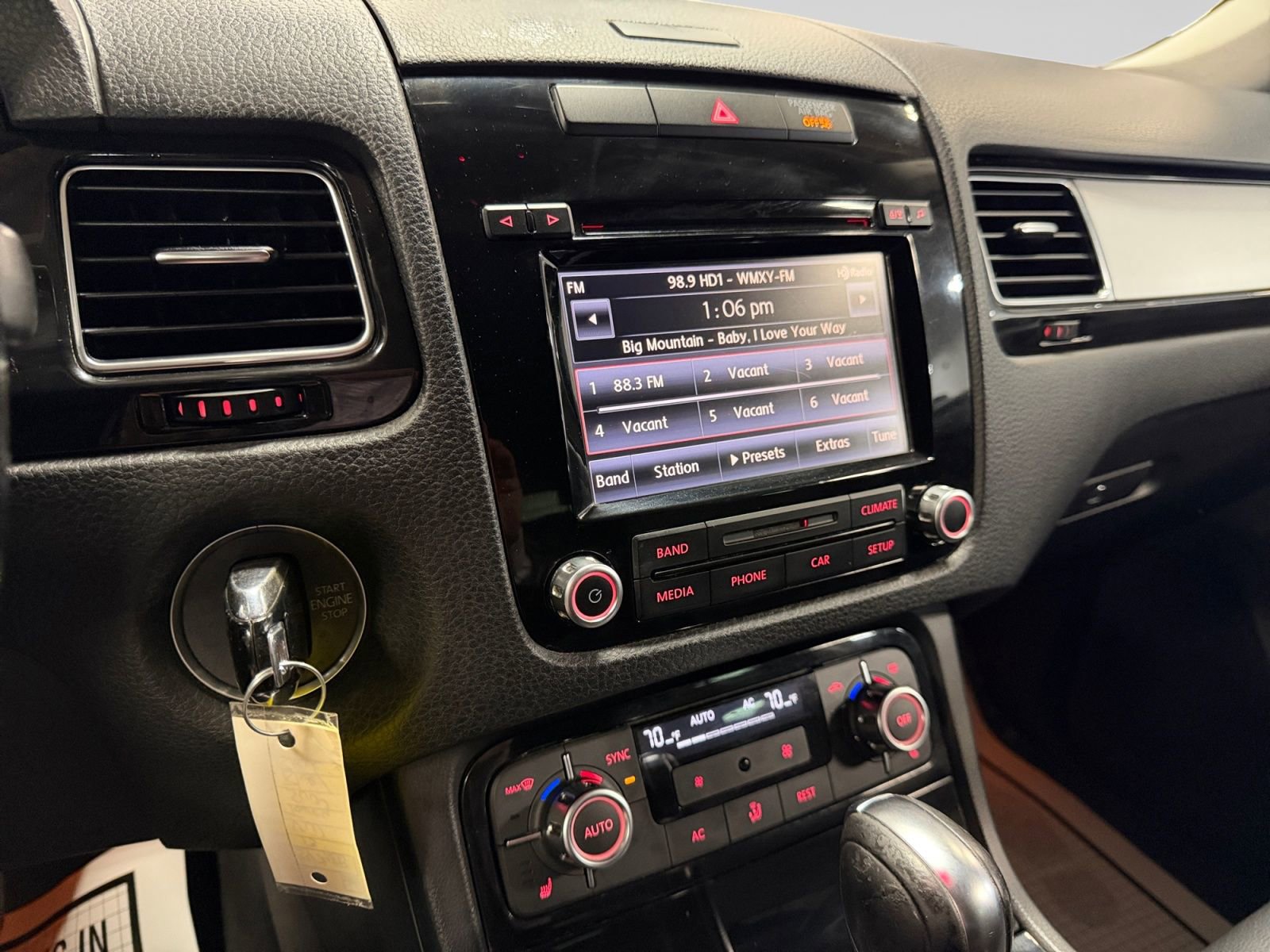 Used 2013 Volkswagen Touareg Sport image 29