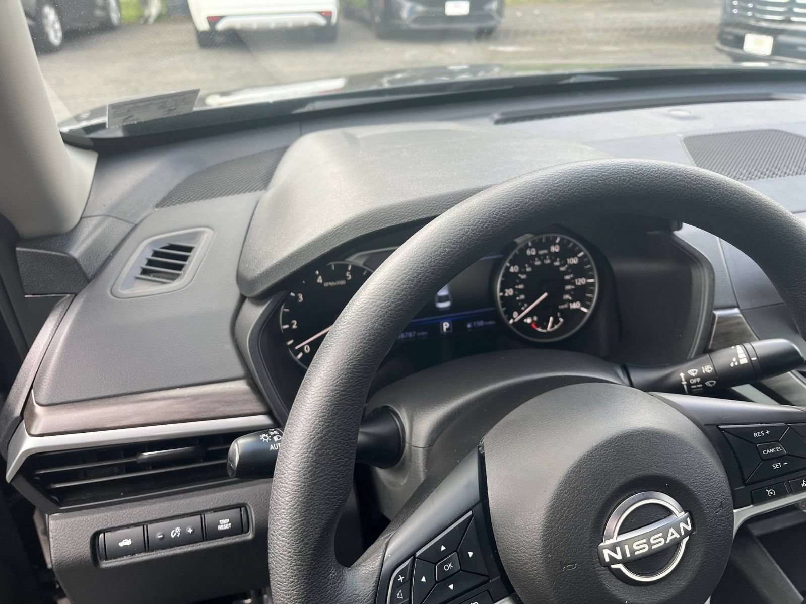 Used 2025 Nissan Altima 2.5 SV FWD image 34