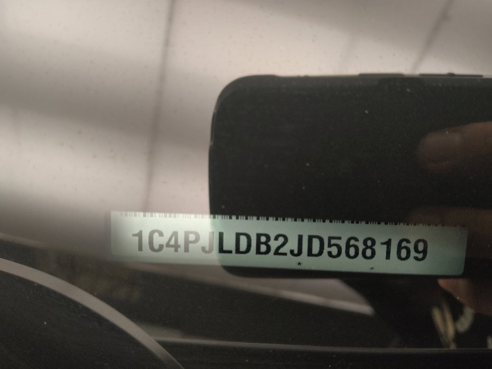 Used 2018 Jeep Cherokee Limited FWD image 33