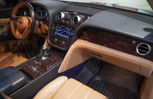 Used 2017 Bentley Bentayga image 24