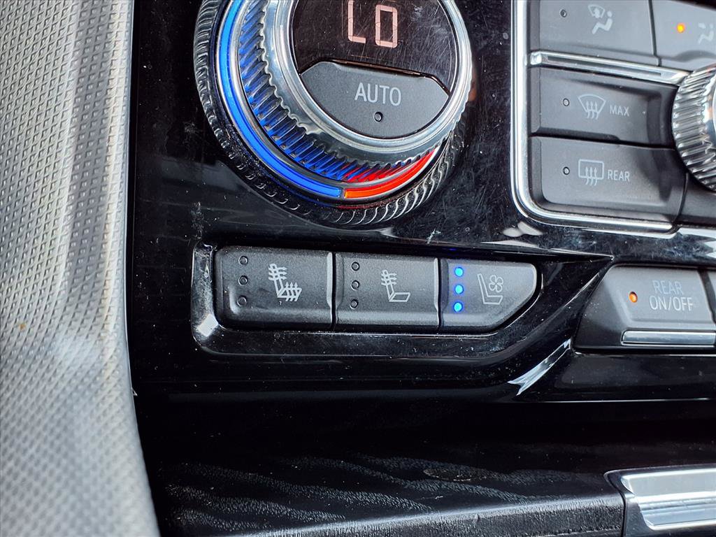 Used 2022 GMC Yukon XL Denali w/ Denali Premium Package image 10