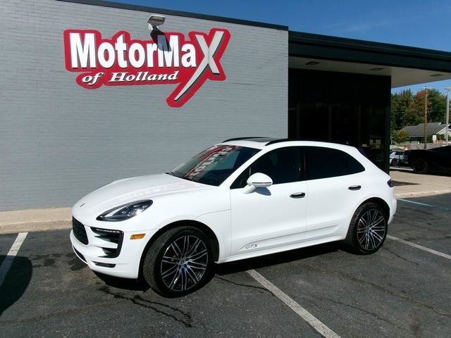 Used 2018 Porsche Macan GTS AWD/4WD image 2