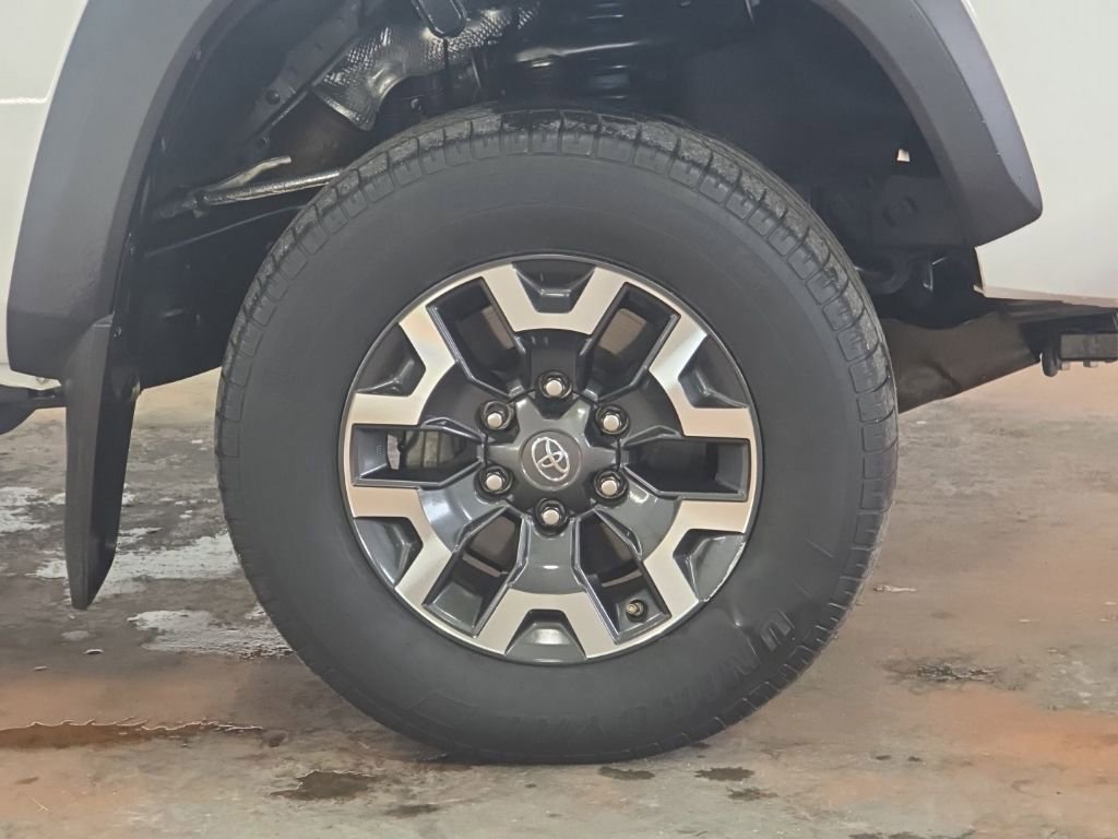 Used 2019 Toyota Tacoma TRD Off-Road image 16