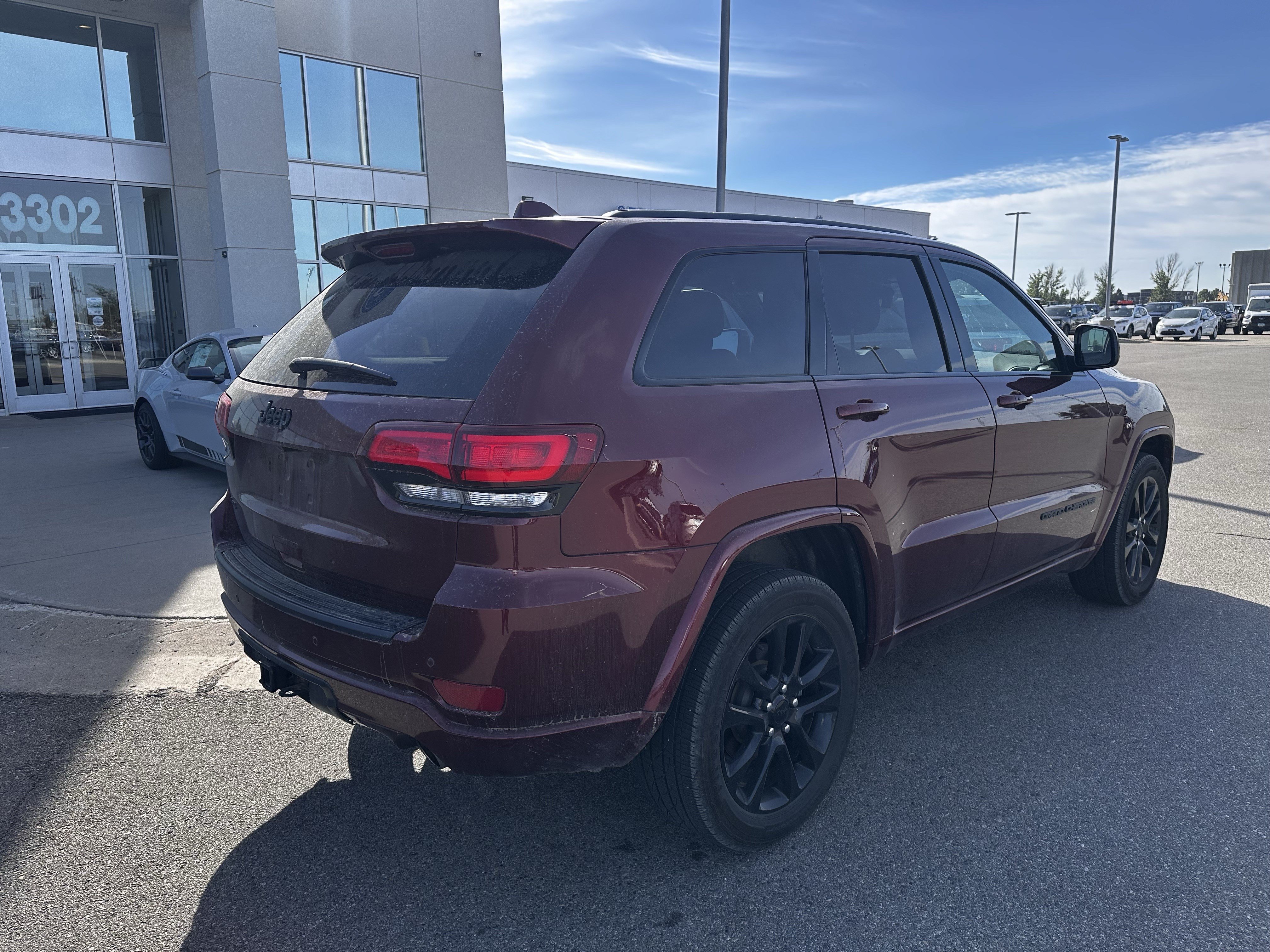 Used 2020 Jeep Grand Cherokee Altitude AWD/4WD image 5
