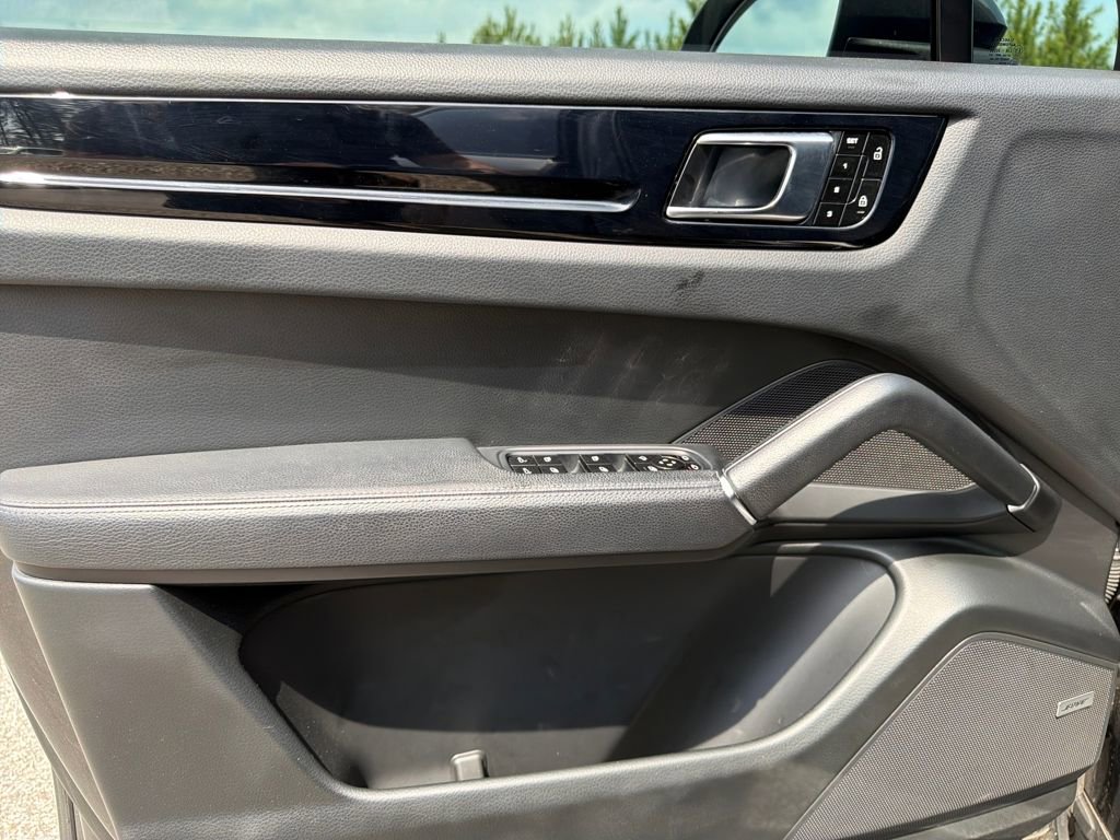 Used 2021 Porsche Cayenne Coupe image 30