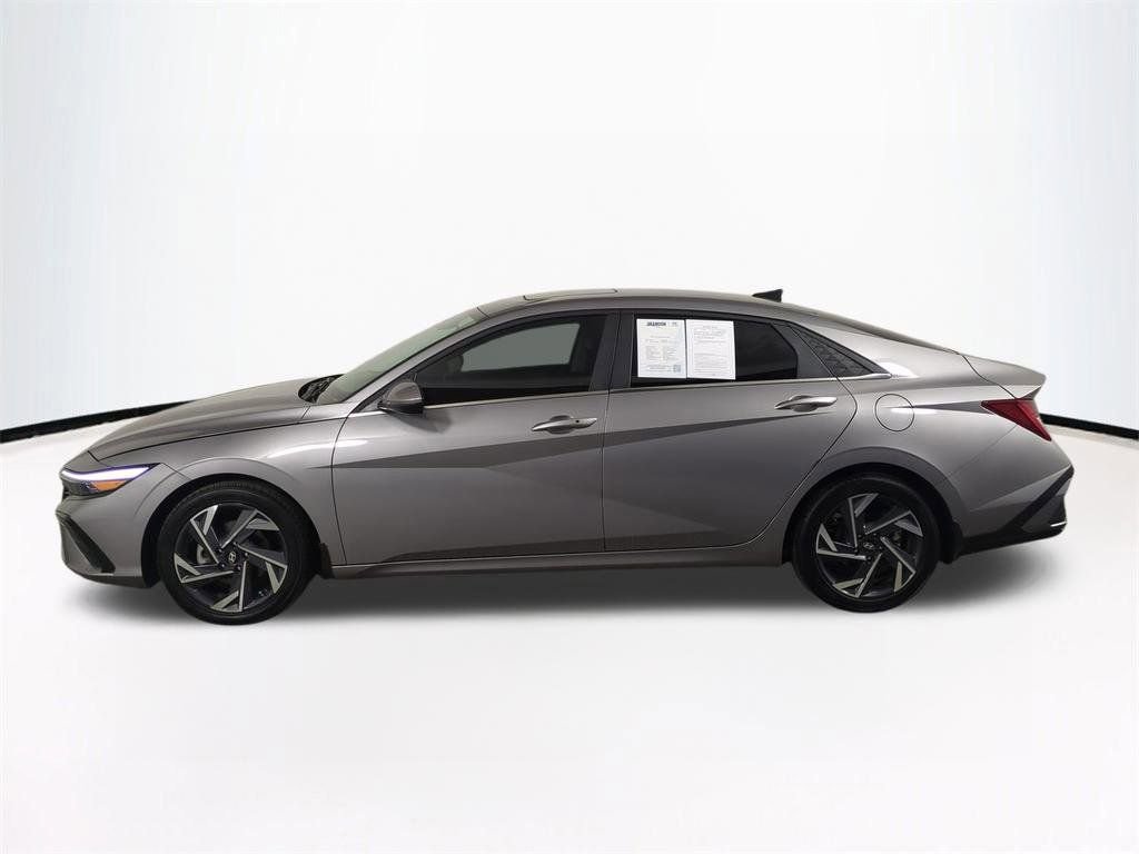 Used 2024 Hyundai Elantra SEL w/ Convenience Package image 8