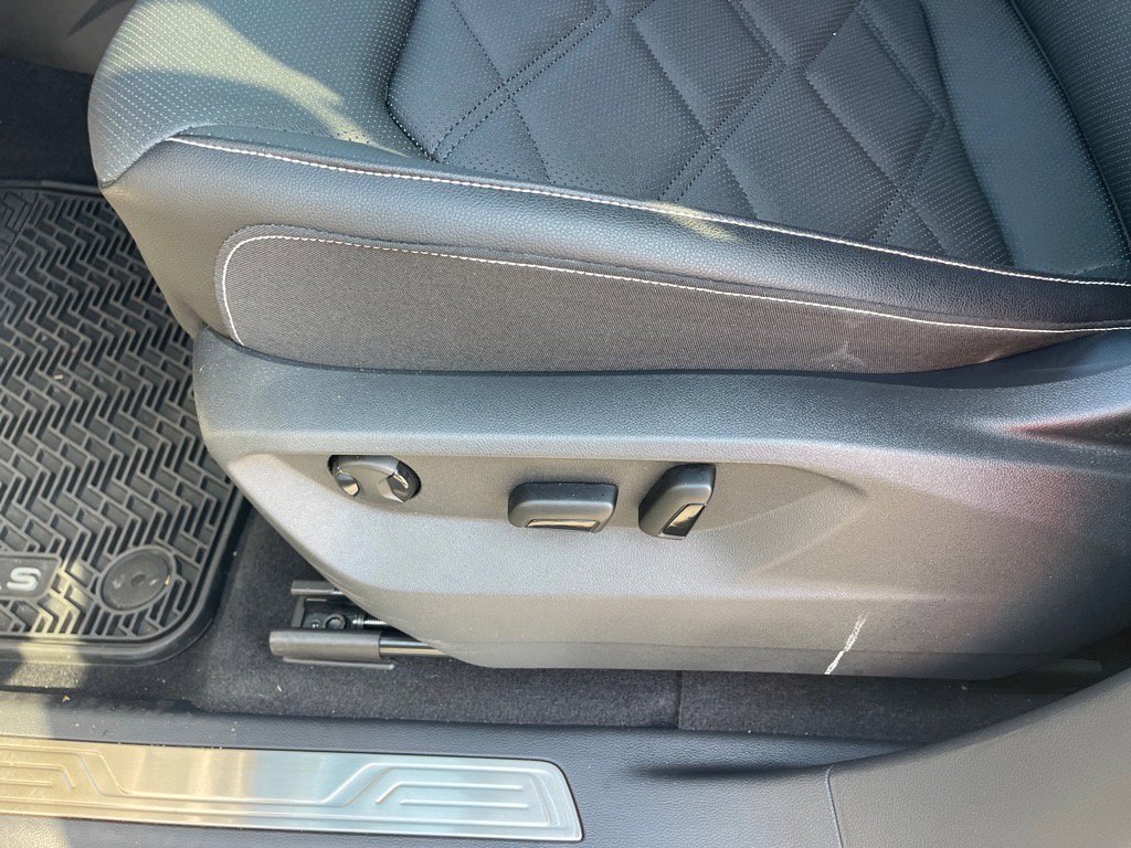 Used 2025 Volkswagen Atlas SE image 9