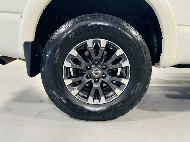 Used 2018 Nissan Titan PRO-4X w/ Pro-4x Convenience Package AWD/4WD image 10