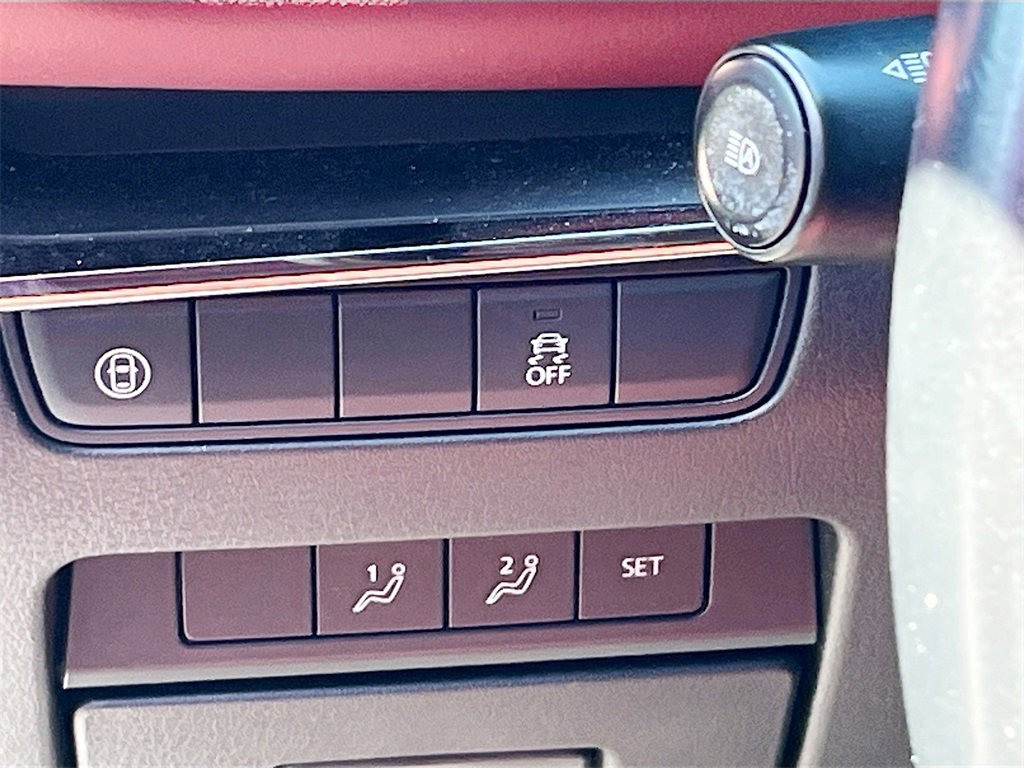 Used 2020 MAZDA MAZDA3 Hatchback w/ Premium Package image 10