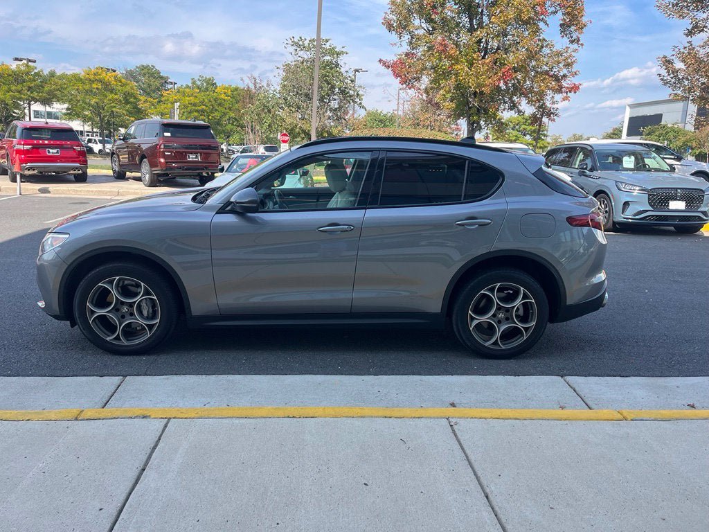 Used 2021 Alfa Romeo Stelvio Sprint w/ Nero Edizione AWD/4WD image 5