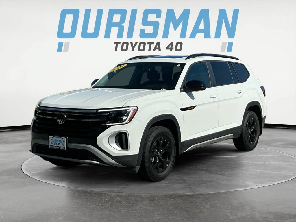 Used 2025 Volkswagen Atlas Peak Edition SE AWD/4WD image 3