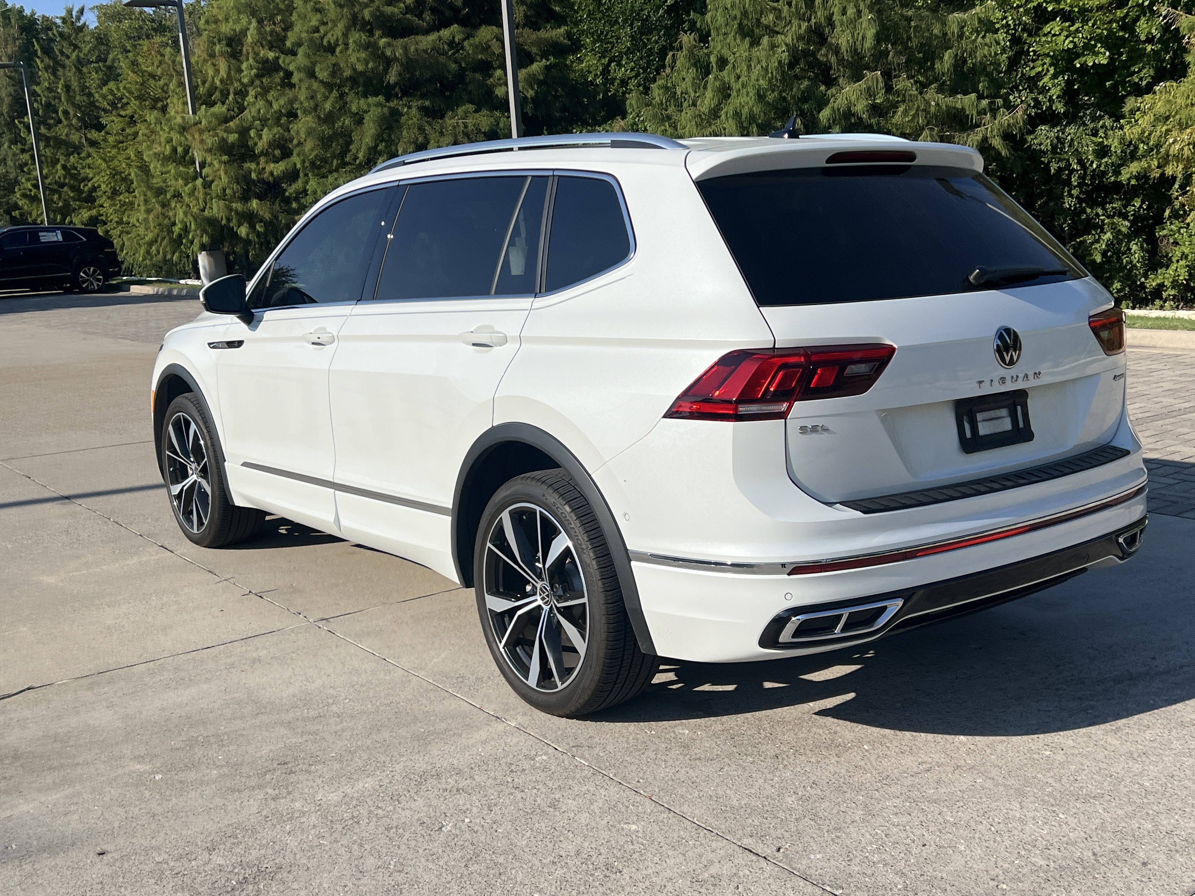 Used 2024 Volkswagen Tiguan SEL R-Line AWD/4WD image 7