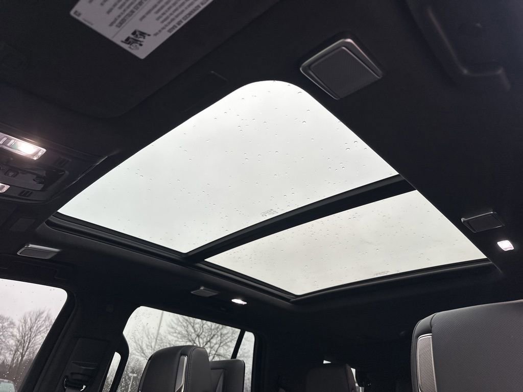 Used 2025 Cadillac Escalade Sport Platinum image 11