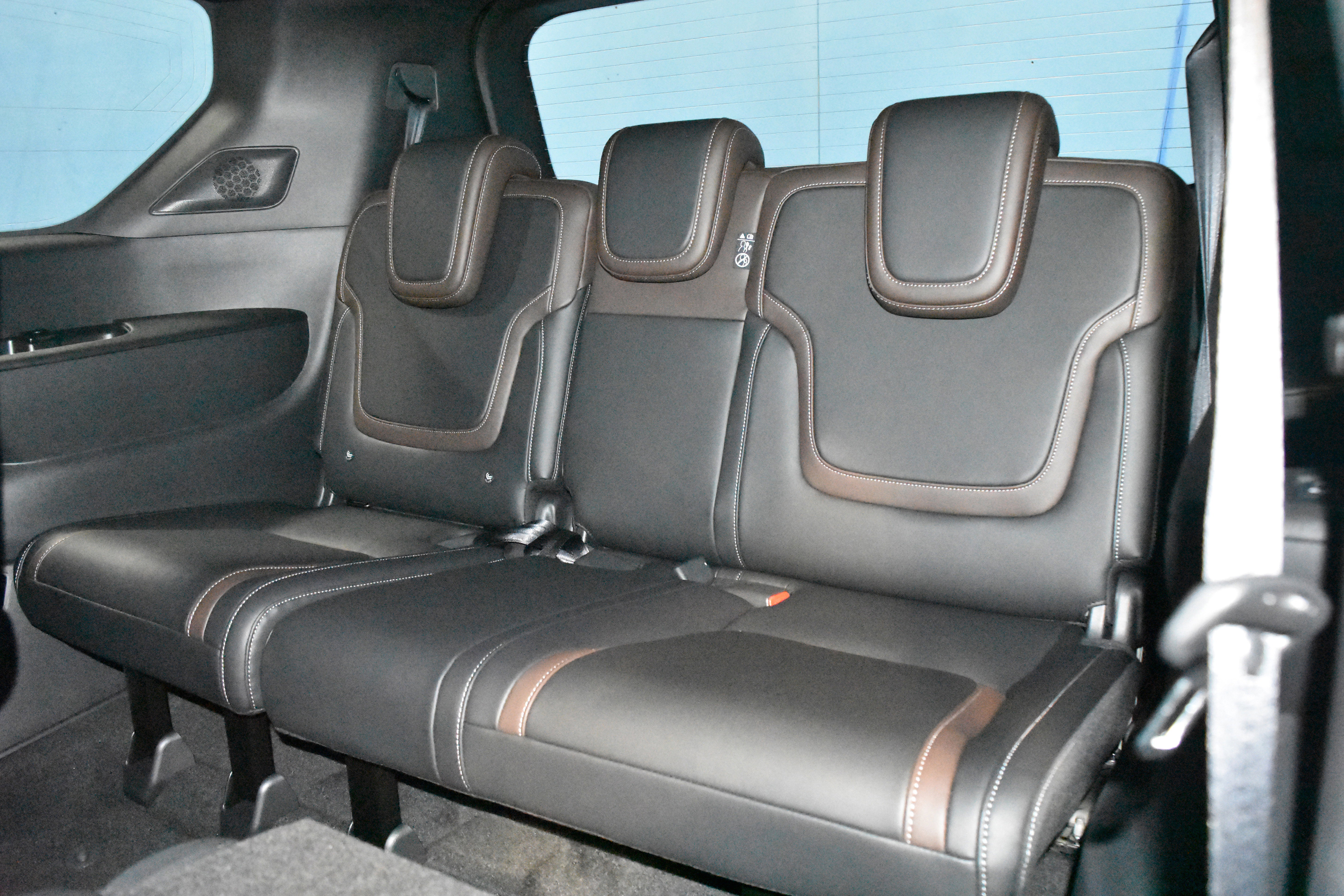 New 2026 Nissan Armada SL w/ Captain's Chari Seat Package image 18