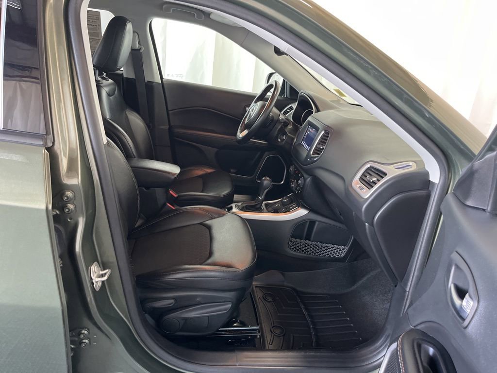 Used 2020 Jeep Compass Latitude w/ Cold Weather Group image 19