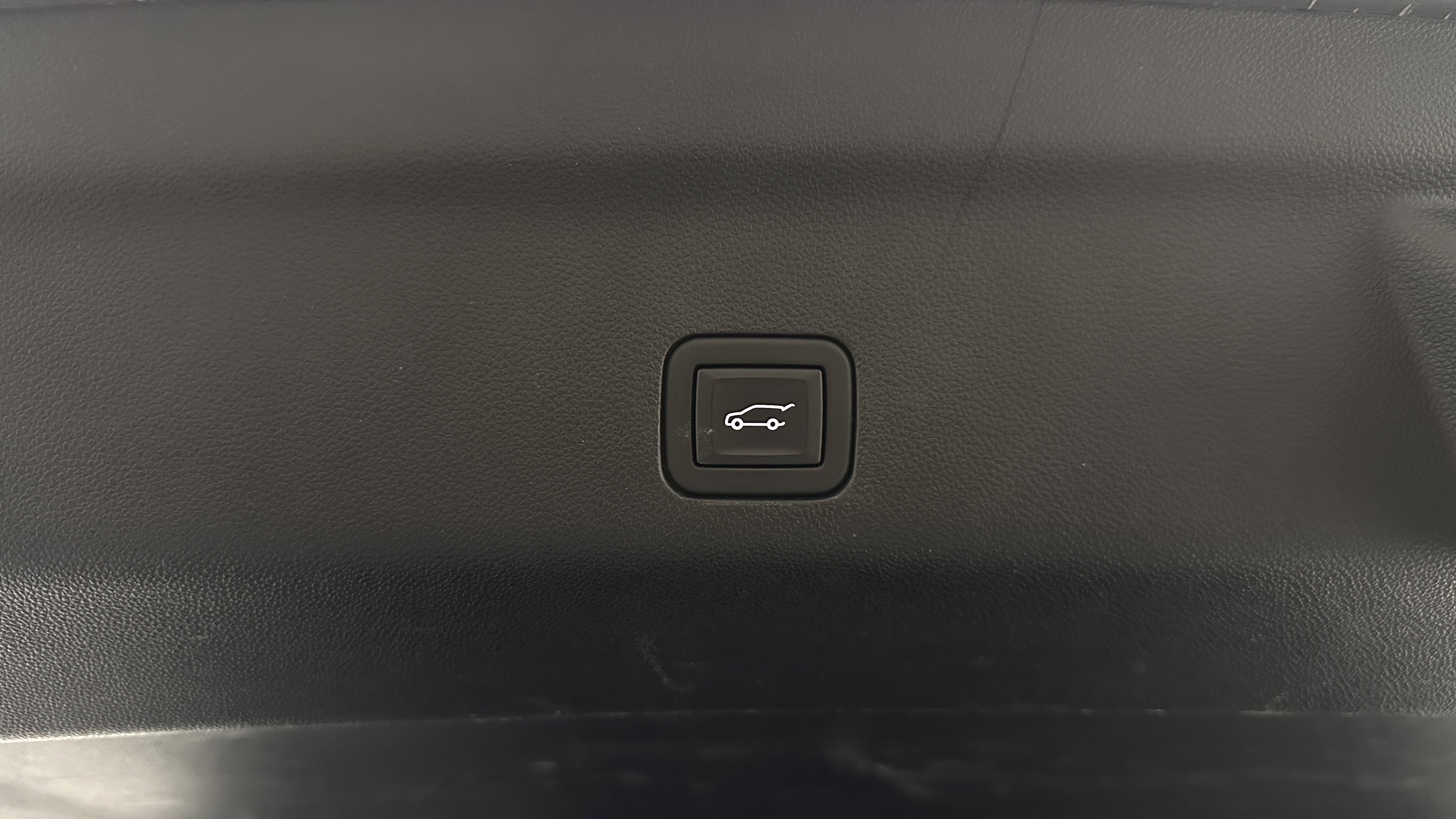 Used 2023 GMC Yukon XL Denali RWD image 32