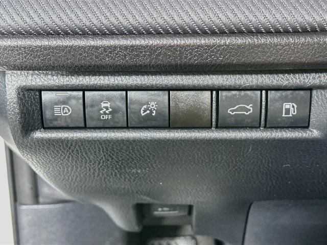 Used 2025 Toyota Camry SE FWD image 21