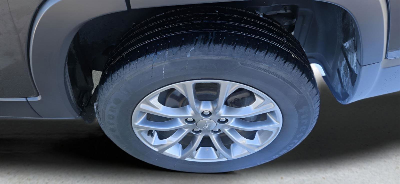 Used 2020 Jeep Cherokee Latitude Plus image 39