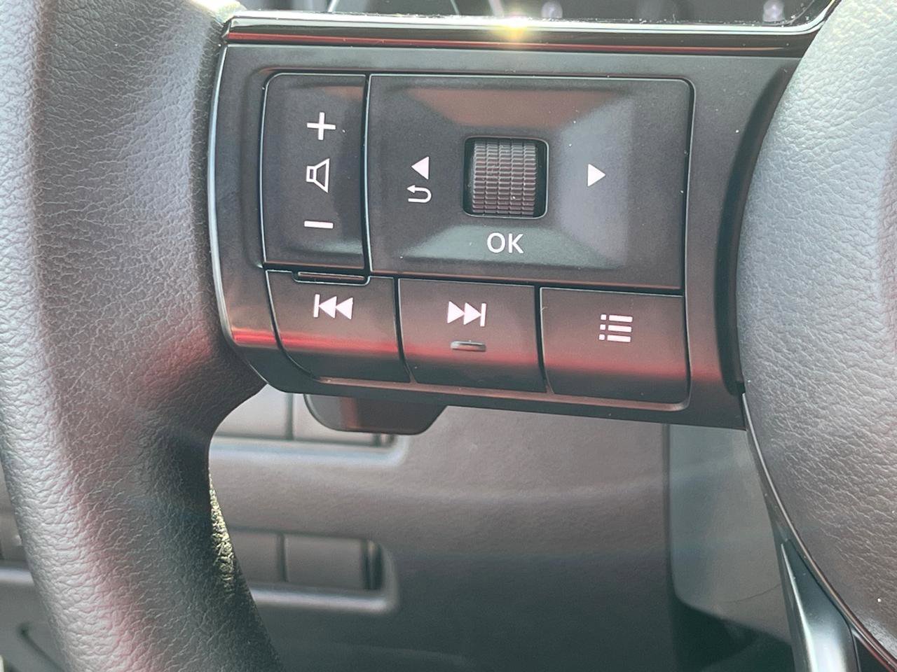 Used 2022 Nissan Rogue SV image 19