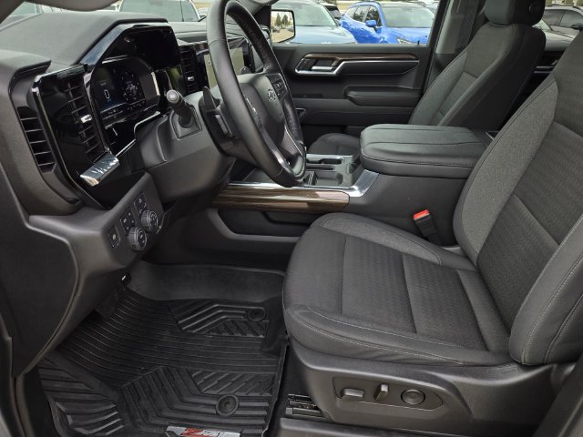 Used 2023 Chevrolet Silverado 1500 LT Trail Boss w/ LPO, Dark Essentials Package AWD/4WD image 19
