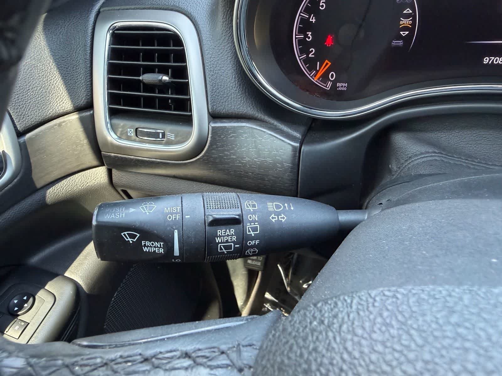 Used 2018 Jeep Grand Cherokee Laredo AWD/4WD image 16