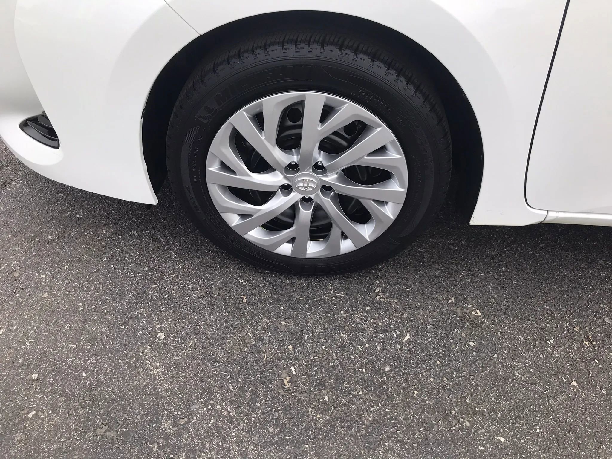 Used 2018 Toyota Corolla LE image 37