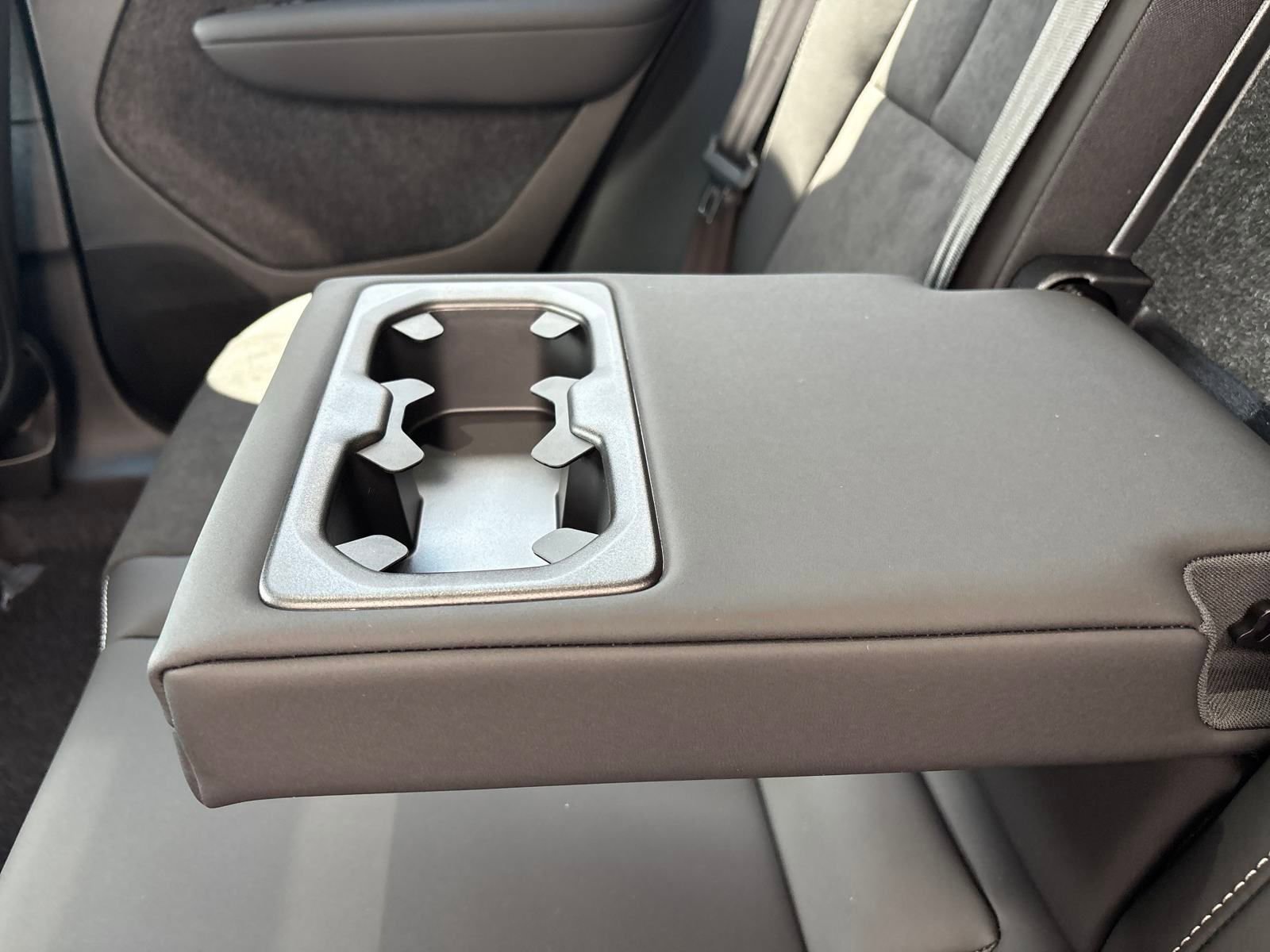 New 2026 Volvo XC40 B5 Ultra w/ Climate Package image 31