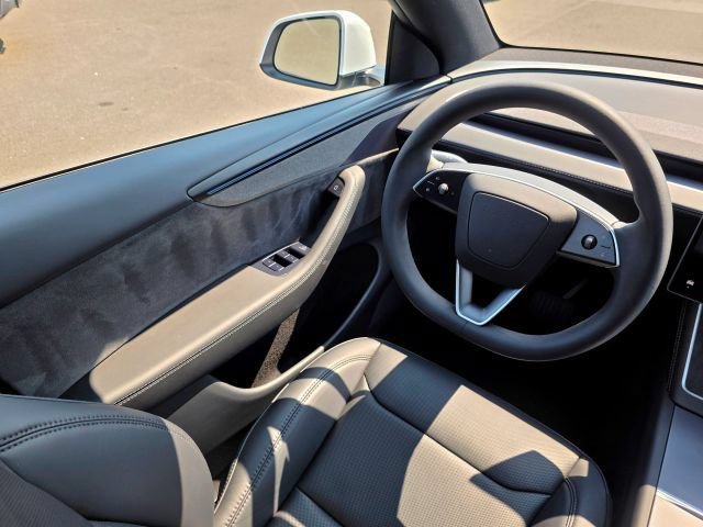 Used 2026 Tesla Model Y AWD image 18
