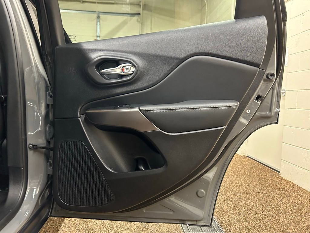 Used 2022 Jeep Cherokee Limited image 15