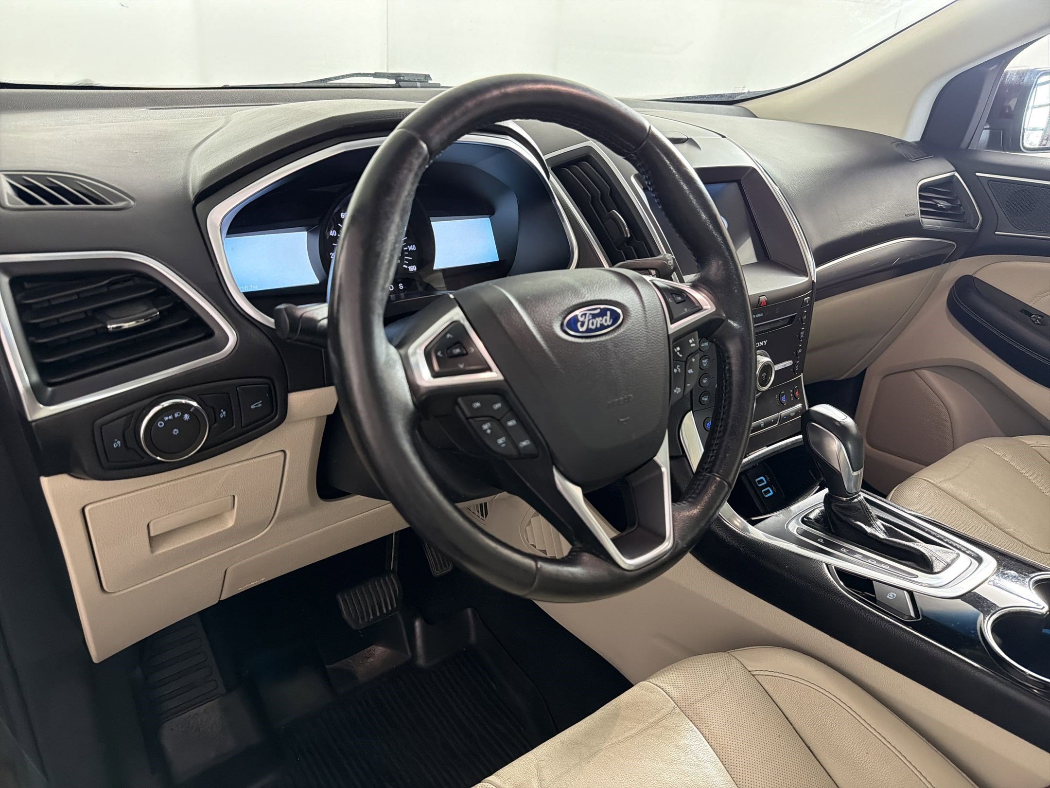 Used 2017 Ford Edge Titanium w/ Equipment Group 301A image 4