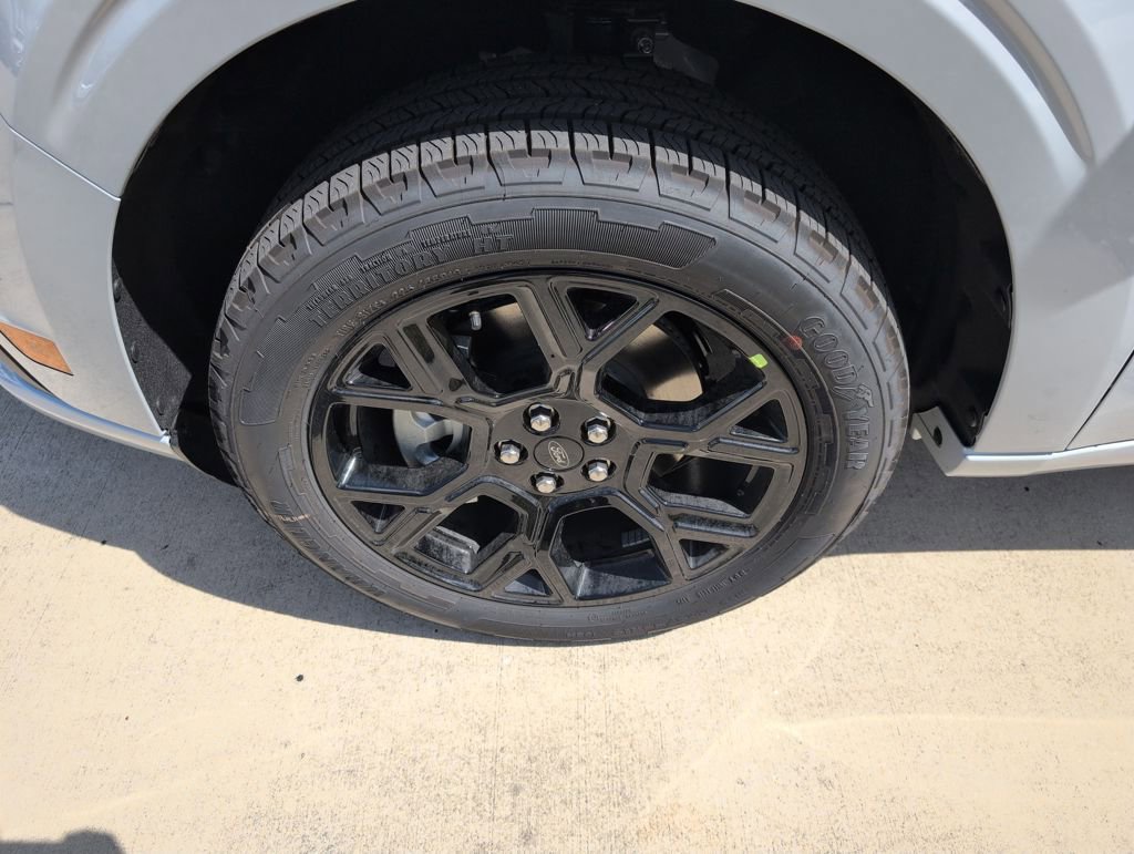 New 2026 Ford Maverick Lobo image 18