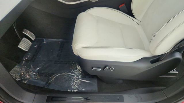 Used 2022 Tesla Model X Plaid image 38