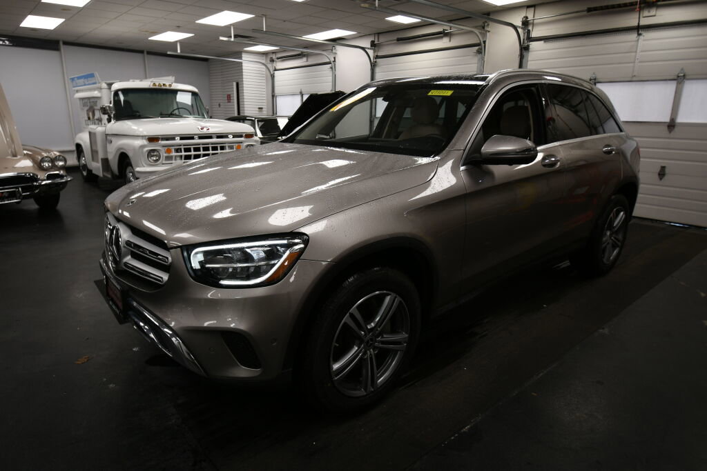 Used 2021 Mercedes-Benz GLC 300 4MATIC image 4