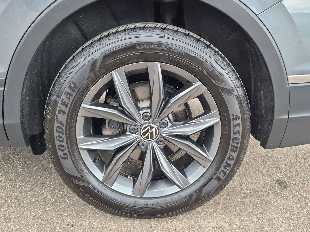 Used 2024 Volkswagen Tiguan SE AWD/4WD image 13