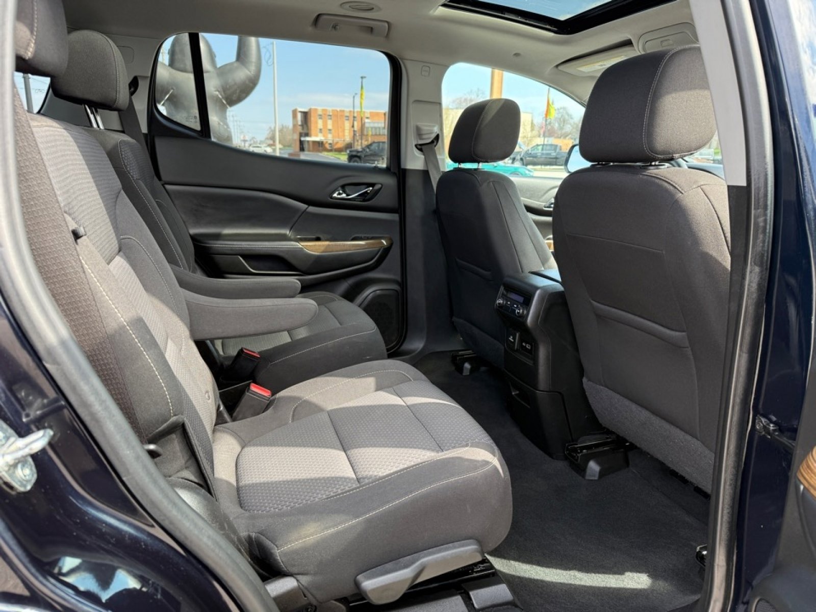 Used 2021 GMC Acadia SLE w/ GMC Pro Grade Package image 15