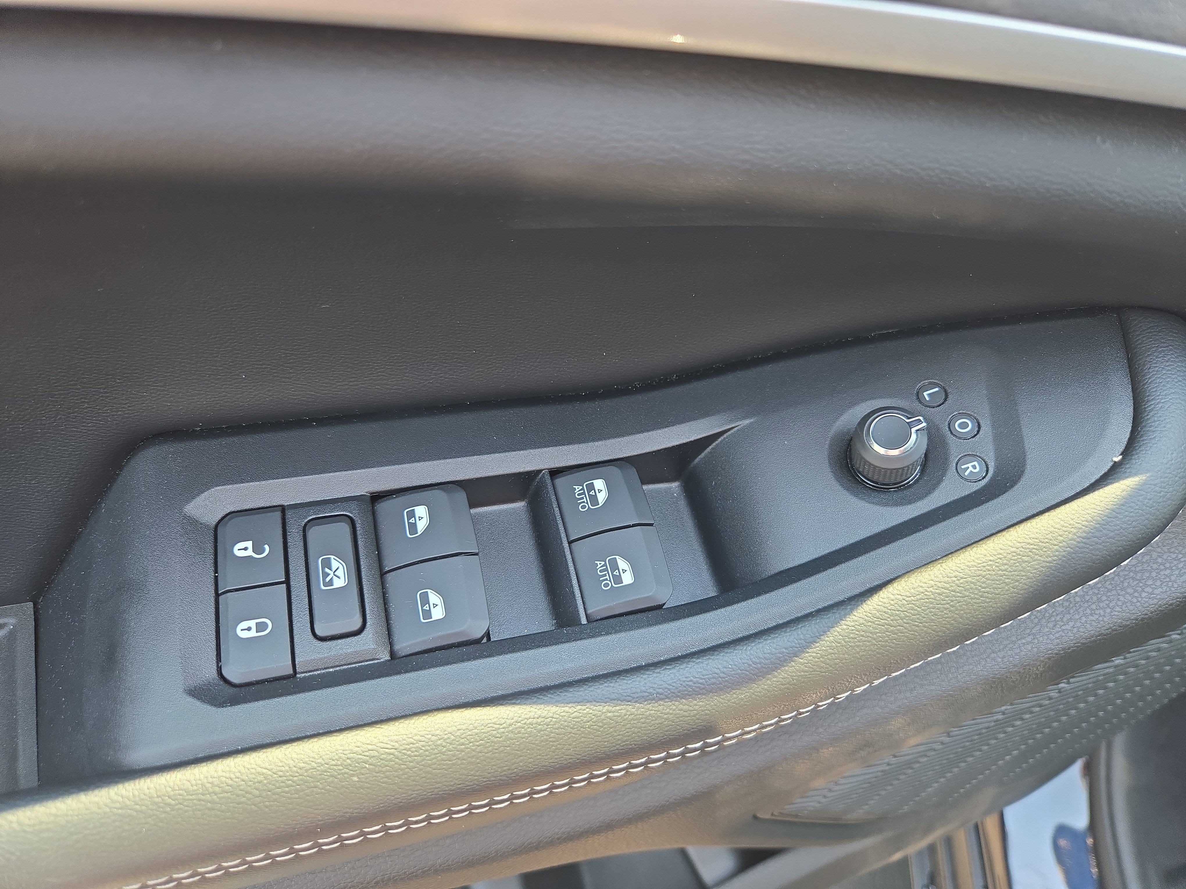 Used 2024 Jeep Grand Cherokee Limited image 15