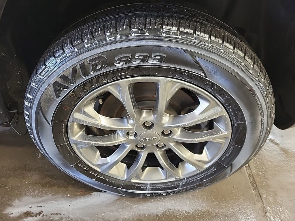 Used 2021 Jeep Cherokee Latitude Lux w/ Comfort/Convenience Group image 55