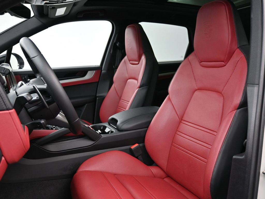 Used 2025 Porsche Cayenne S image 5