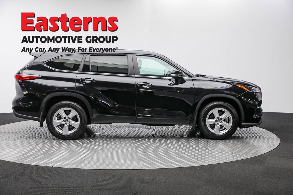 Used 2023 Toyota Highlander L image 4