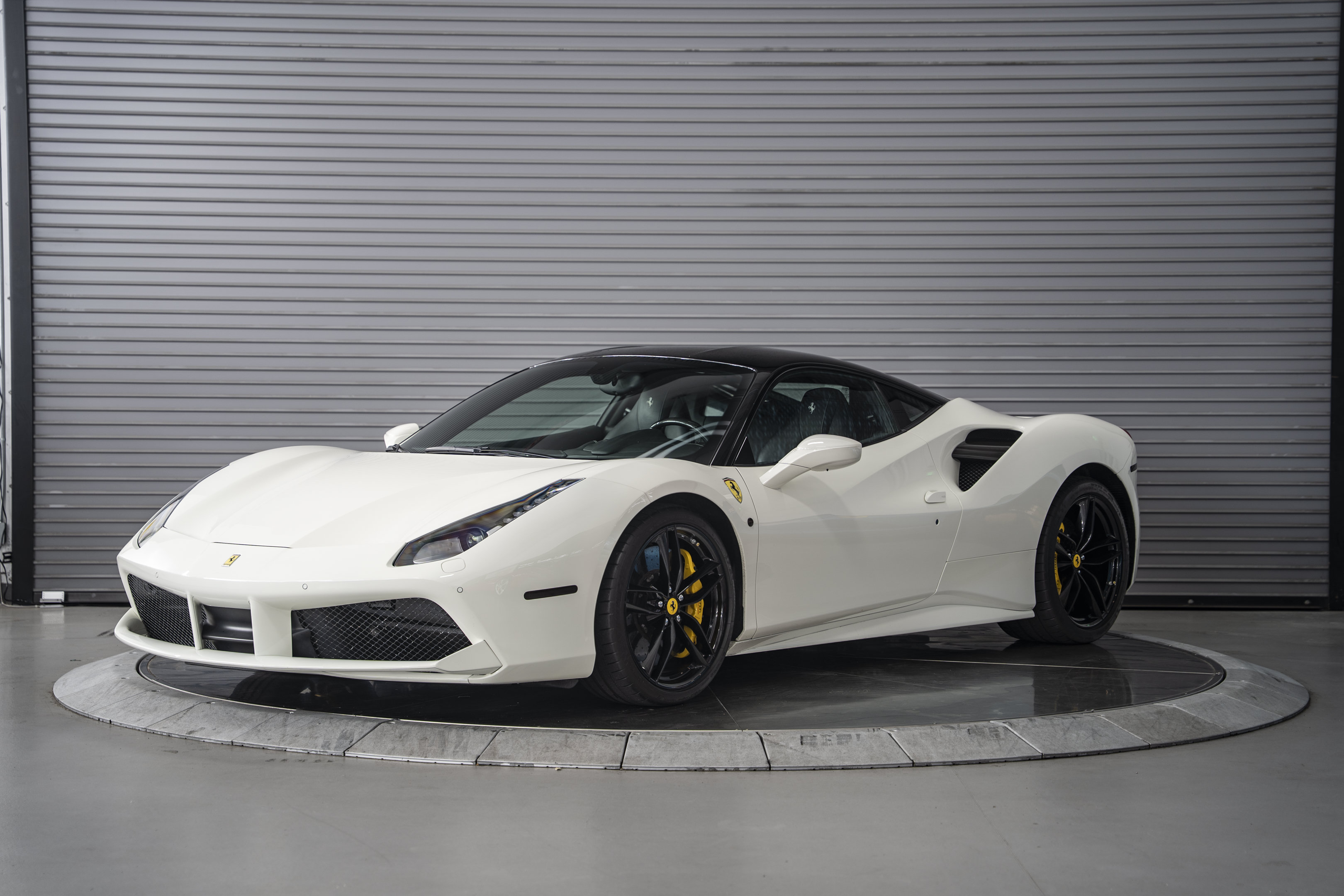 Used 2018 Ferrari 488 GTB RWD image 1