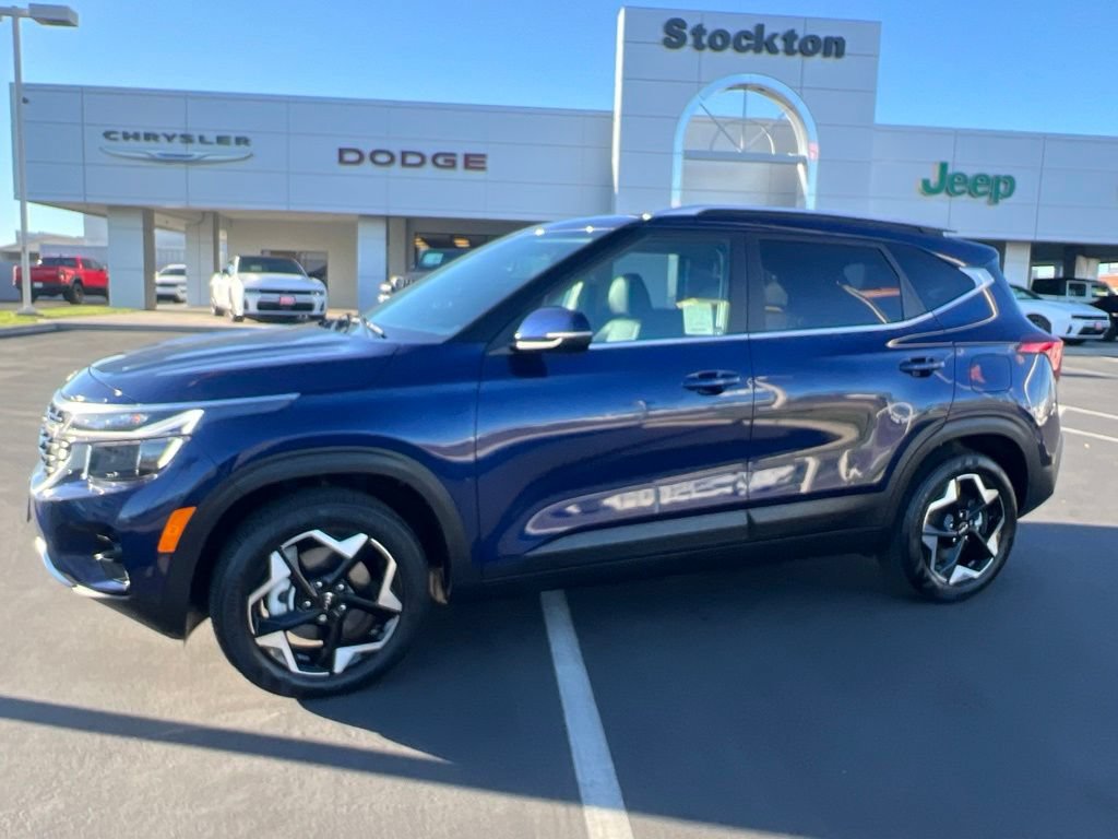 Used 2024 Kia Seltos EX AWD/4WD image 2