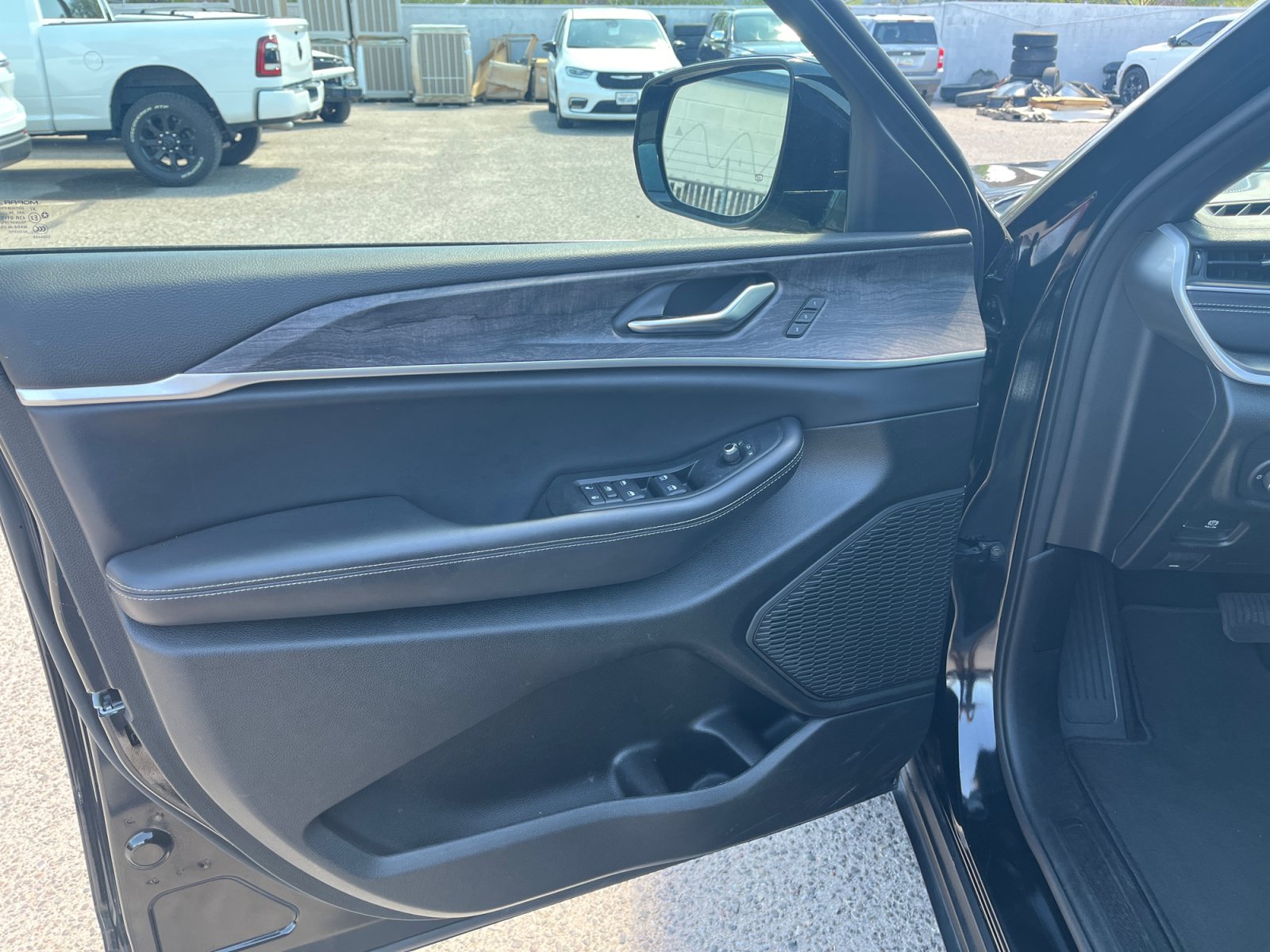 Certified 2024 Jeep Grand Cherokee Limited RWD image 15