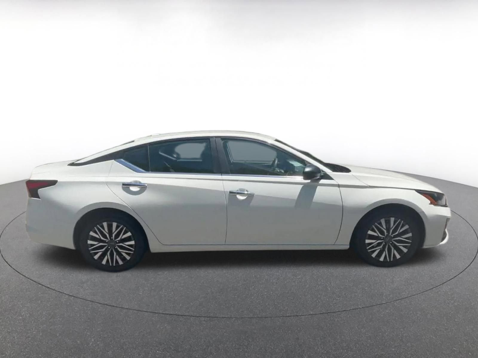 Used 2025 Nissan Altima 2.5 SV FWD image 16
