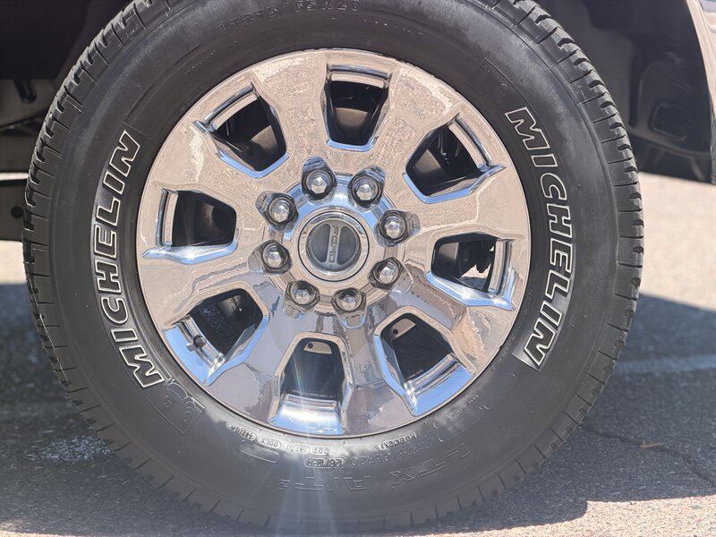 Used 2017 Ford F250 Lariat w/ Chrome Package AWD/4WD image 9