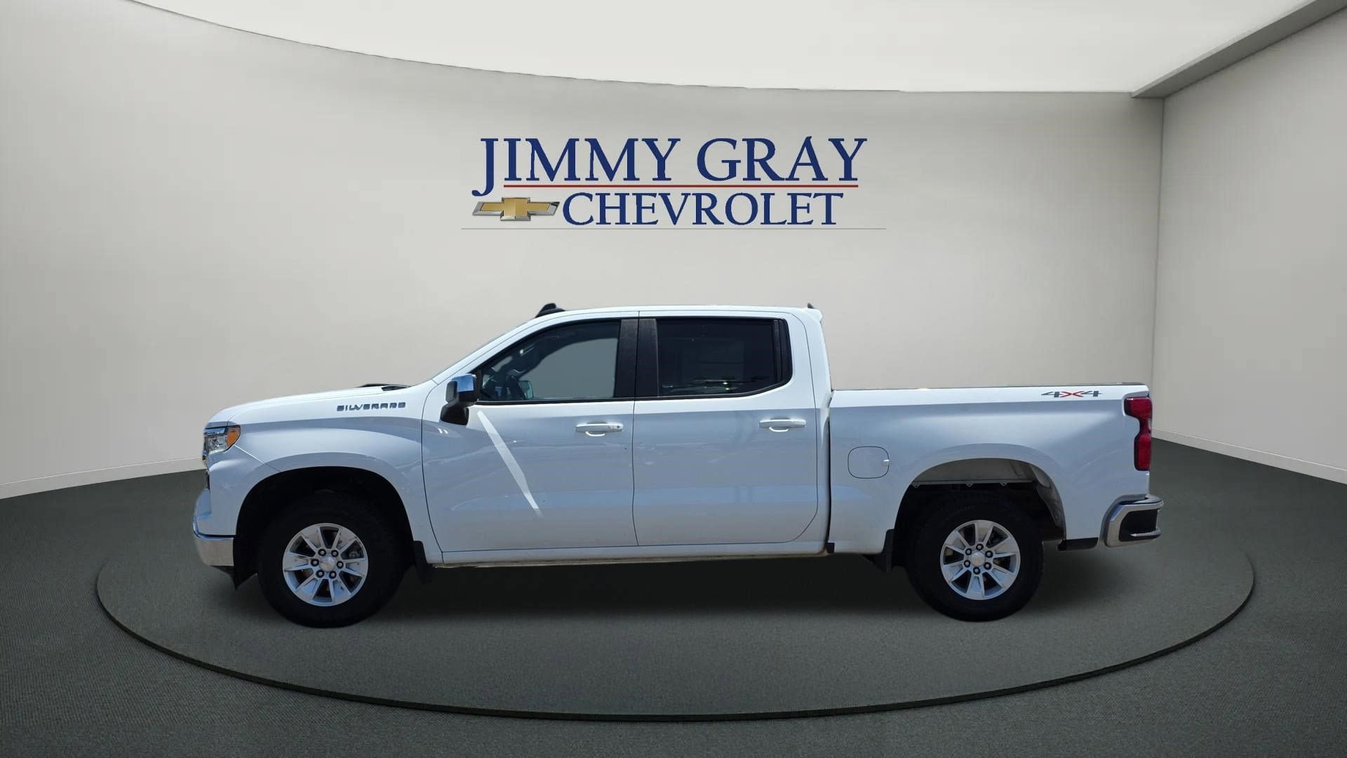 Used 2025 Chevrolet Silverado 1500 LT AWD/4WD image 2