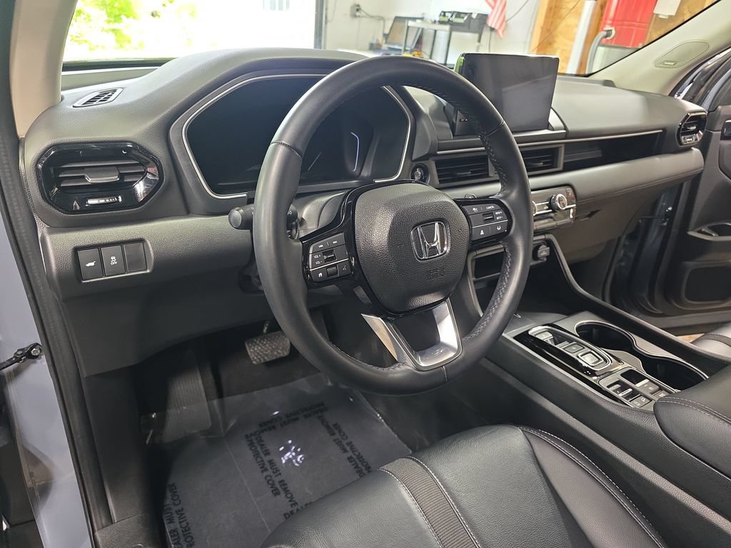Used 2023 Honda Pilot Touring image 16
