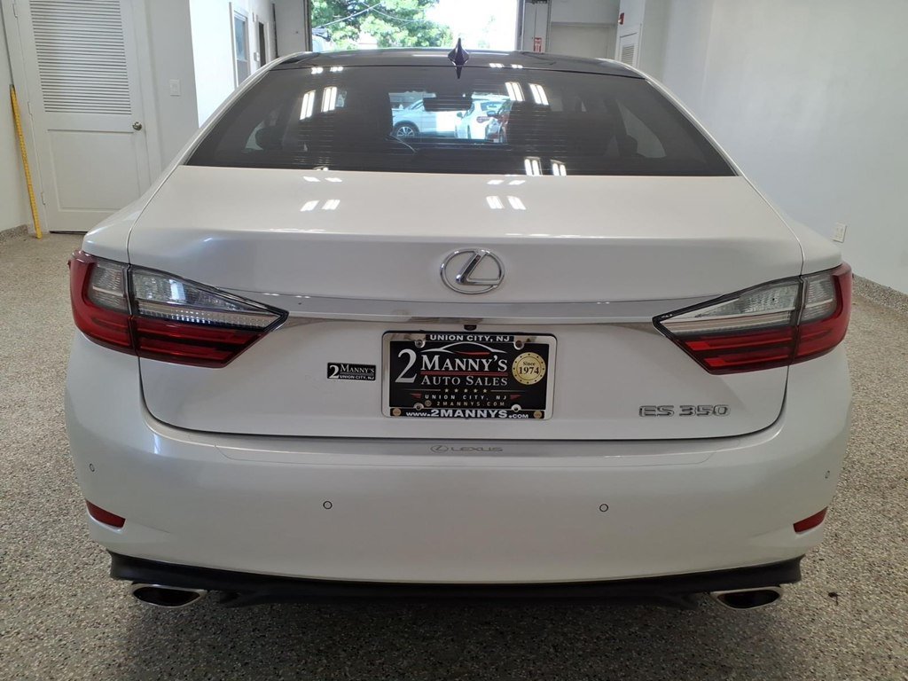 Used 2016 Lexus ES 350 w/ Luxury Pkg & Navigation w/ Luxury Package w/Wood Trim FWD image 5