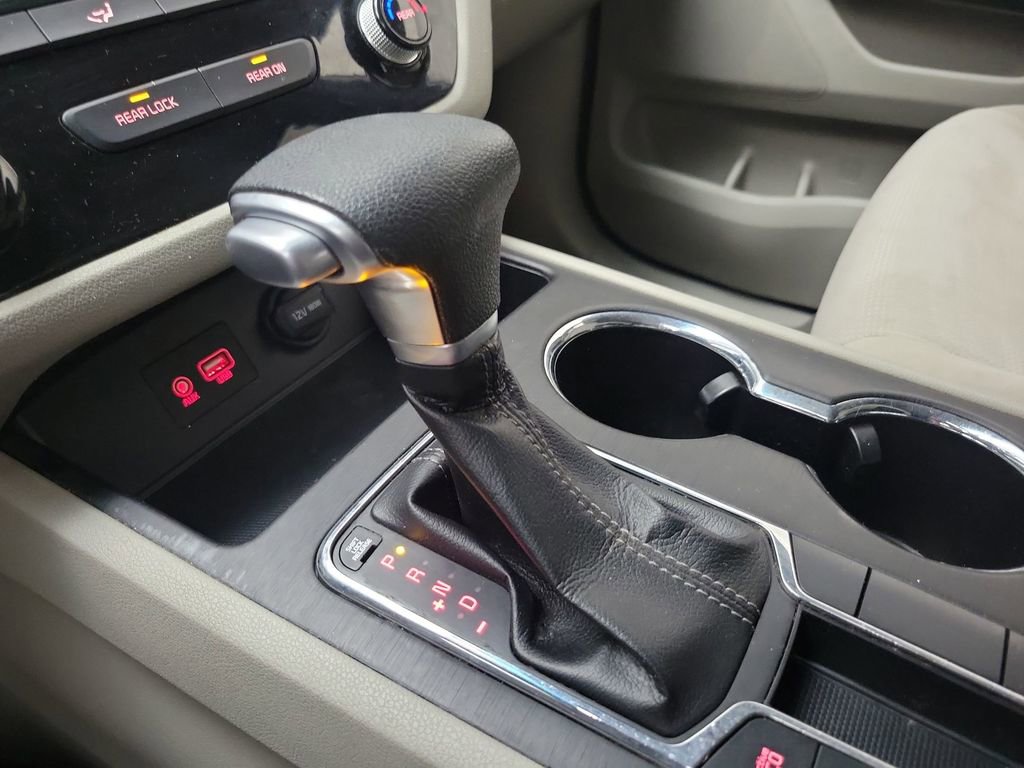 Used 2019 Kia Sedona LX image 27