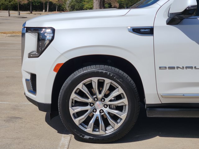 Used 2022 GMC Yukon Denali w/ Denali Premium Package AWD/4WD image 9
